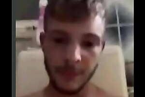 Mr: Giovanni Ferilli si masturba in webcam davanti a una ragazzina